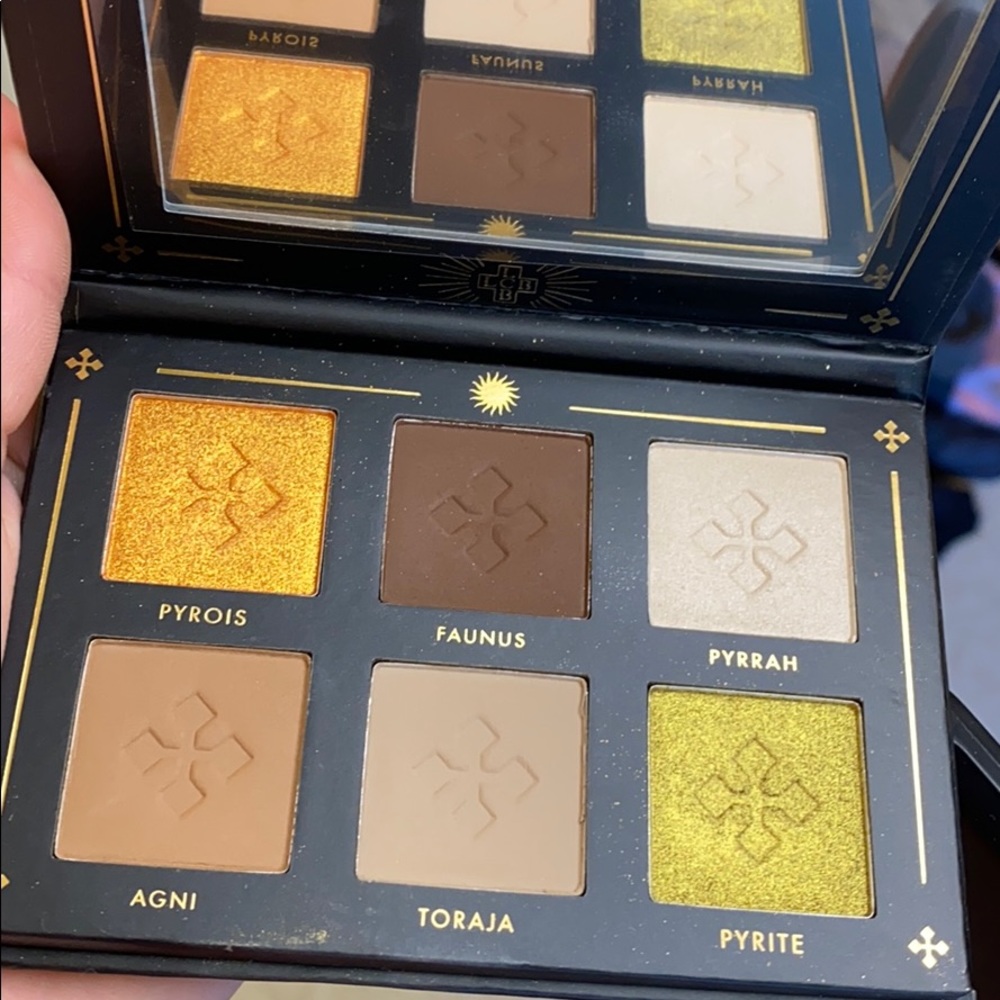 Eyeshadow palette